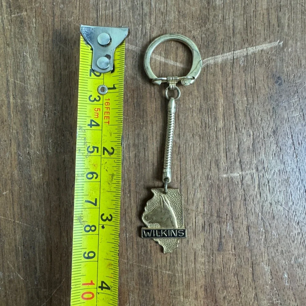Vintage State of Illinois Gold Tone Keychain with horse Silhouette WILKINS‎